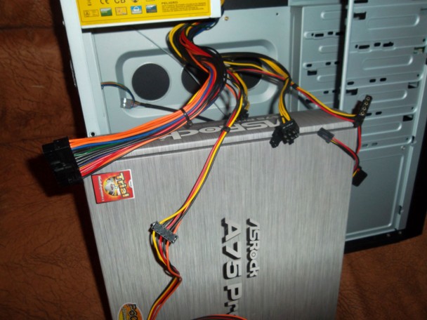 Chieftec iArena CQ-01B-500GPA 500W. Провода блока питания.