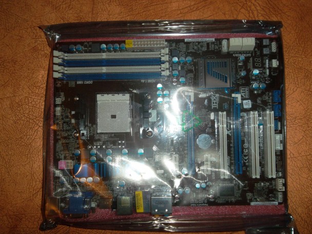 Комплектация ASRock A75 Pro4
