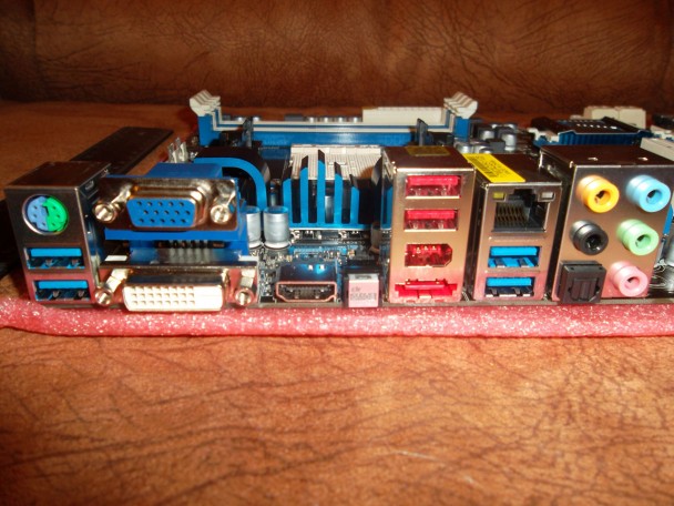 ASRock A75 Pro4 - Задние выходы